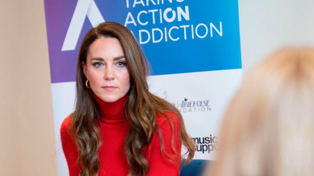 The red color to Kate Middleton fits very well Kate Middleton's red dress