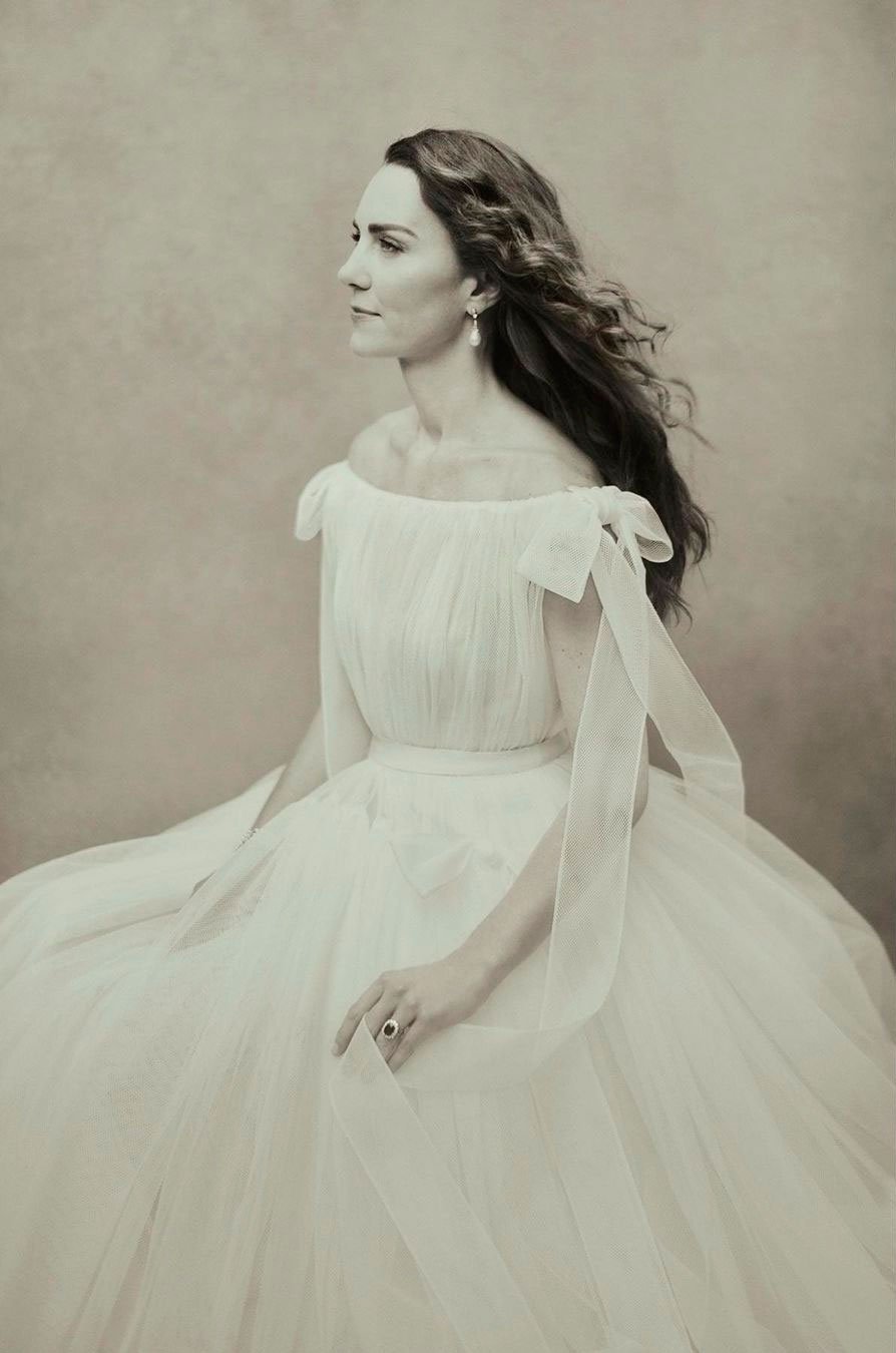 The secrets behind Kate Middleton's portraits » Catherine of Wales