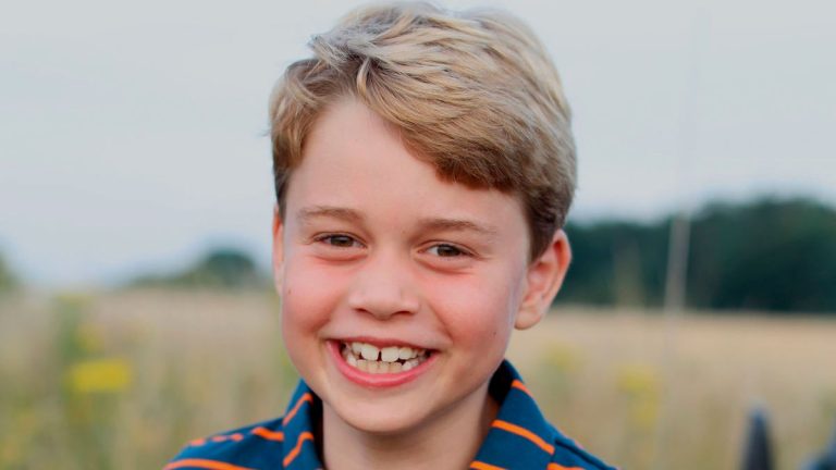 The new photo of Prince George that everyone comments on photo of Prince George playing soccer