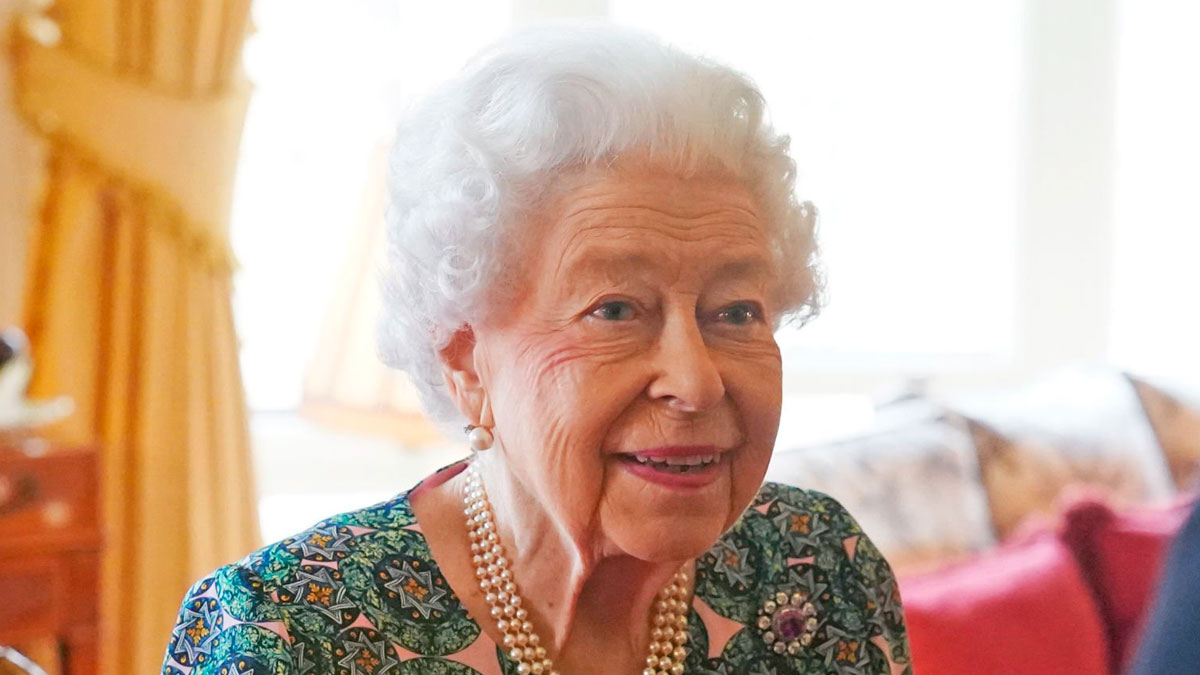 Queen Elizabeth tests positive for COVID