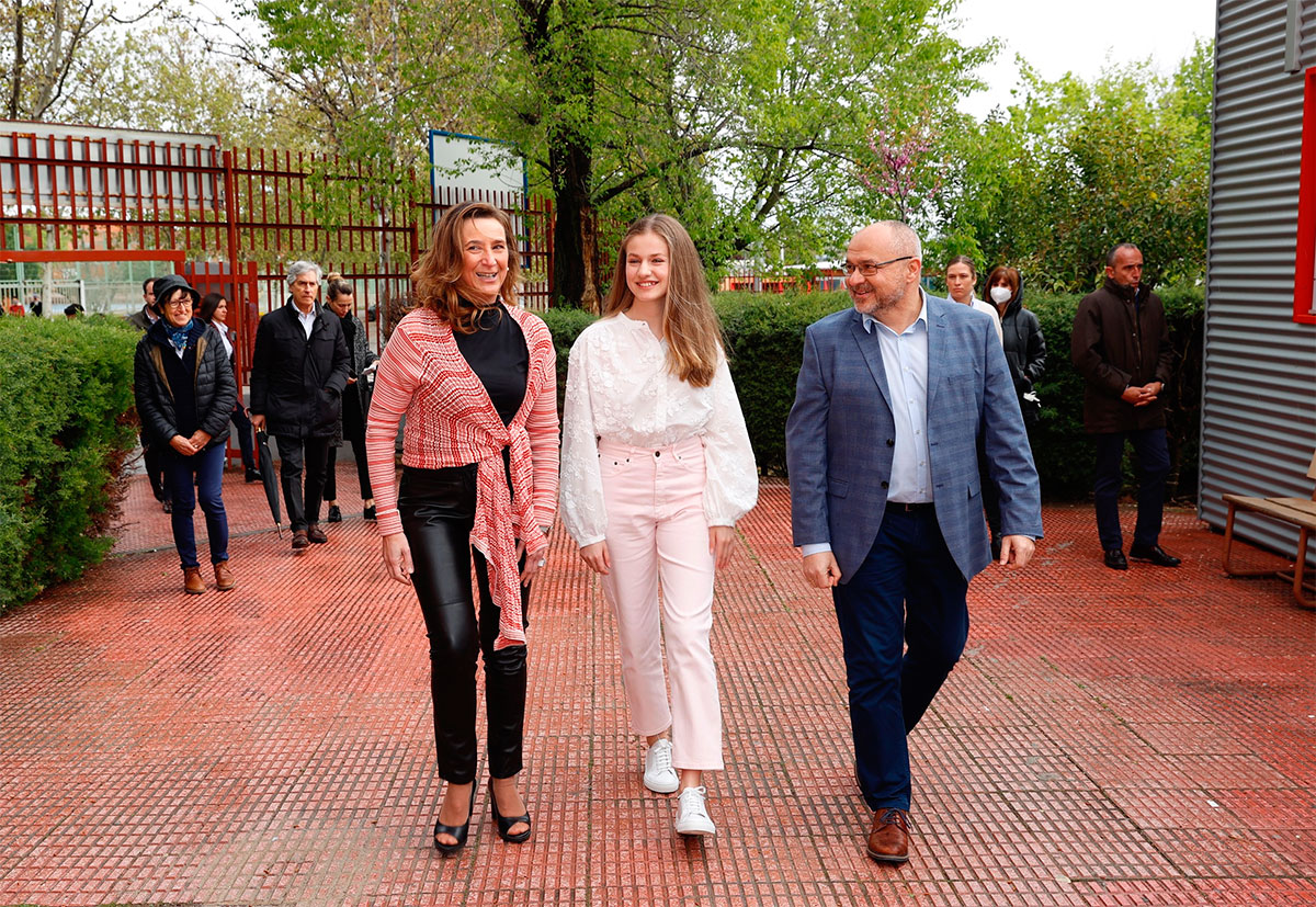 Queen Letizia uses Princess Leonor's clothes » Fashion