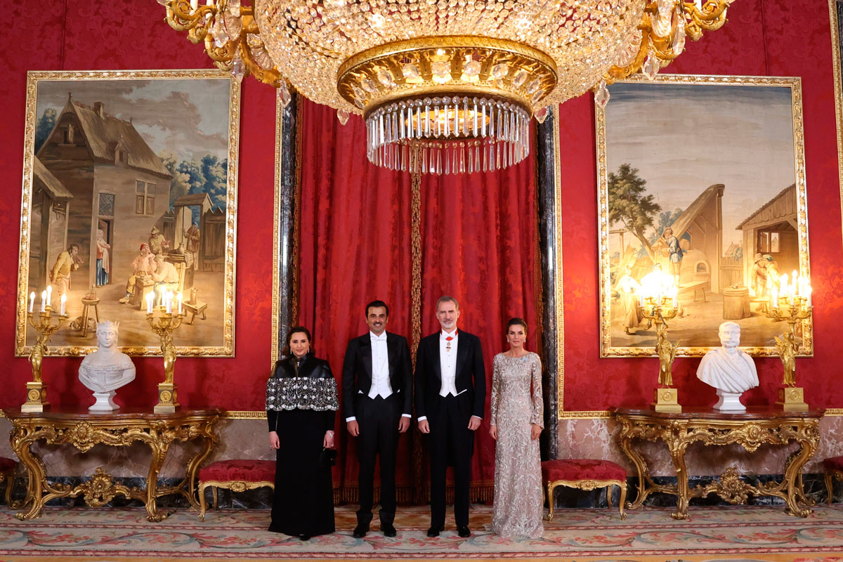 Queen Letizia at gala dinner with the Emir of Qatar » Fashion