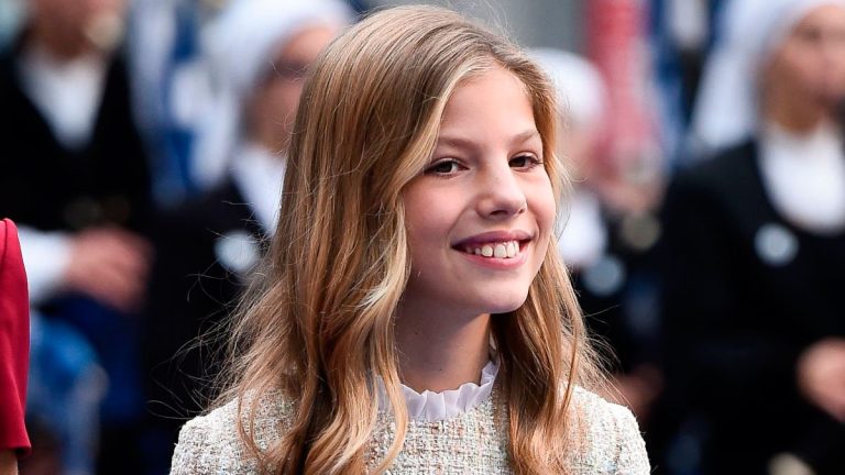 Infanta Sofia was a waitress at the 80th birthday of Irene of Greece Infanta Sofia at the birthday of Irene of Greece