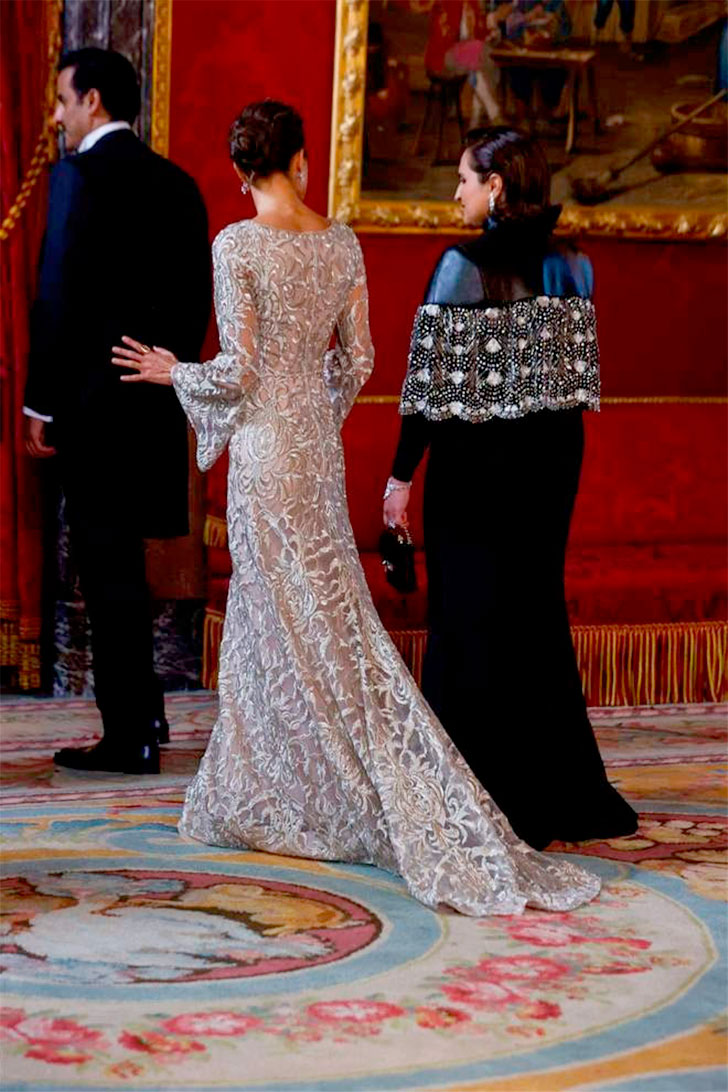 Queen Letizia at gala dinner with the Emir of Qatar