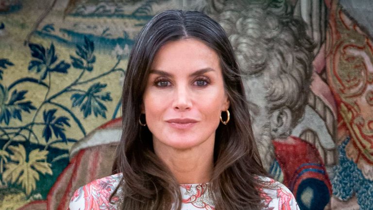 What cosmetic retouching has Queen Letizia had done and what was the reason that led her to have them done? Queen Letizia operations