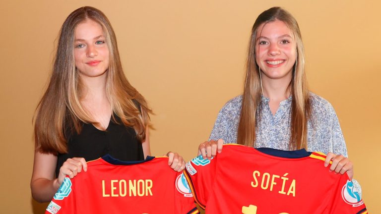 Princess Leonor and Infanta Sofia have been the center of attention in London (Photos) Princess Leonor and Infanta Sofia at the UEFA Women's EURO 2022