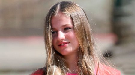 How much does the bicolor dress worn by Princess Leonor on her visit to Galicia cost? Princess Leonor bicolor dress