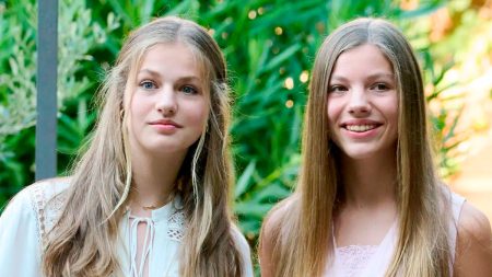 This is how Princess Leonor, Infanta Sofia and Queen Letizia had fun at Harry Styles concert Leonor and Sofia at the Harry Styles concert