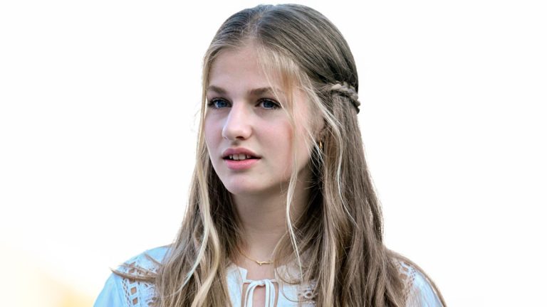 Princess Leonor dazzles in Valldemossa in a beautiful summer dress Princess Leonor's dress in Mallorca