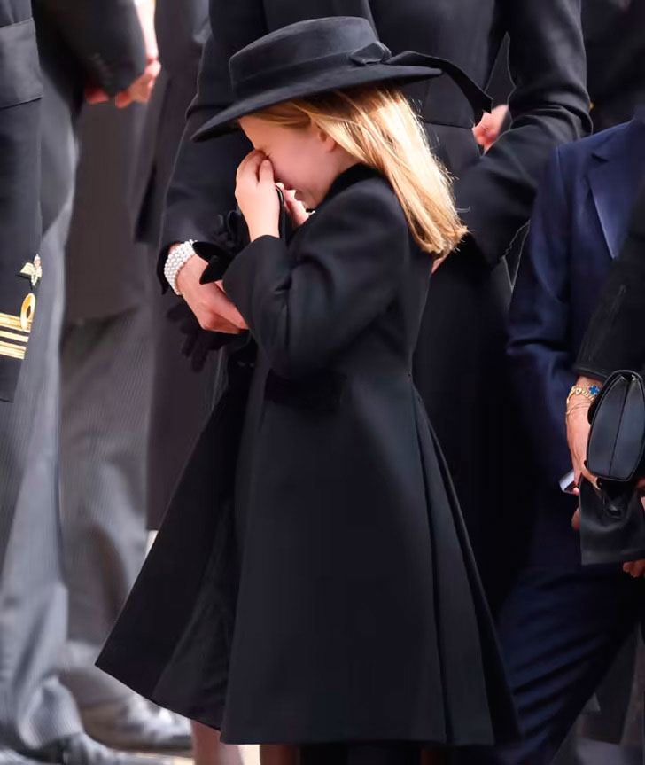 Princess charlotte crying at funeral