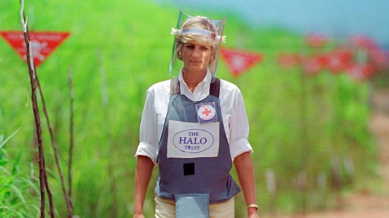 The day Princess Diana walked through a landmine field in Angola When did Princess Diana go to africa