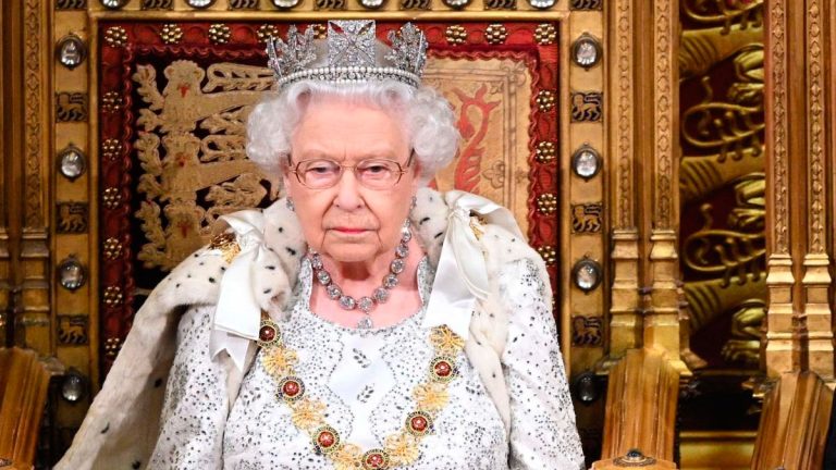 To whom did Queen Elizabeth II leave her jewels? Queen Elizabeth's Jewels