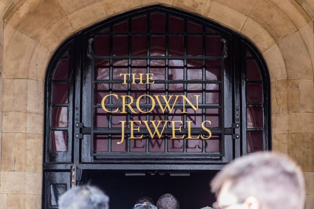 Entrance to view-the Crown Jewels