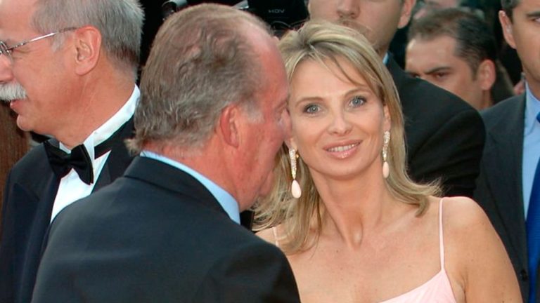 How did King Juan Carlos react to the podcast of his mistress Corinna Larsen? King Juan Carlos' reaction to Corinna Larsen's podcast