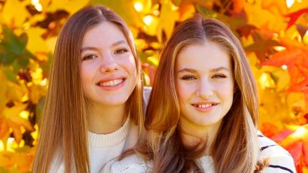 Everything you should know about Leonor and Sofia’s styling in the Christmas photo Photo of Princess Leonor and Infanta Sofia