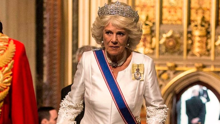 What is the difference between being Queen Heiress and Queen Consort? Difference between Queen and Queen Consort