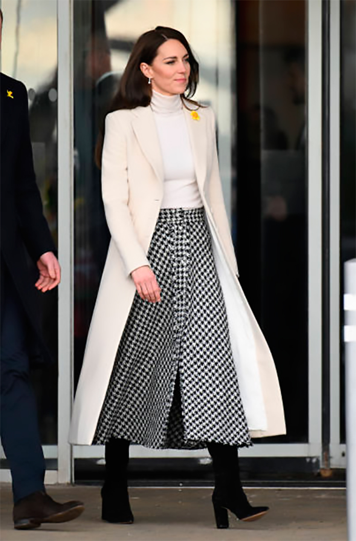 Kate Middleton in black and white skirt by Zara