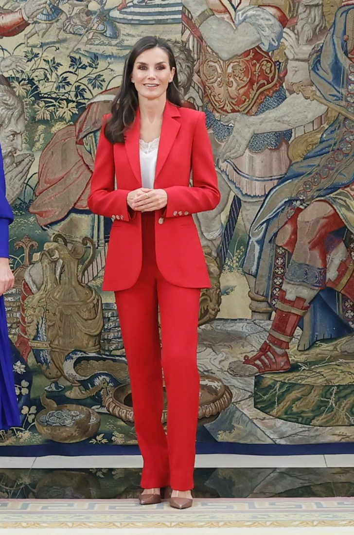 Queen Letizia's red suit