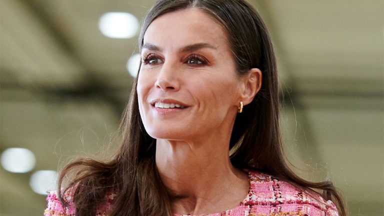 Queen Letizia’s stumble that almost made her fall Queen Letizia's stumble