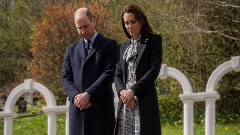 What is the Aberfan disaster and why did it cause so much controversy in the royal family? Prince William and Kate visited the site William kate Aberfan disaster