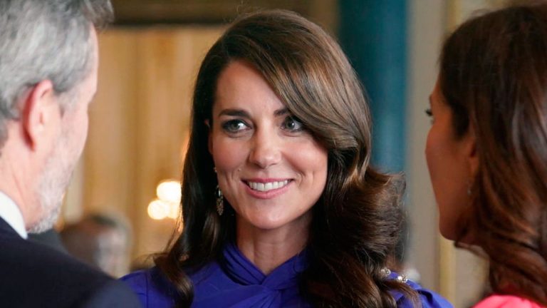 Kate Middleton once again gives a fashion lesson in her Klein blue dress by Self-Portrait Kate Middleton wore a blue dress by Self-Portrait