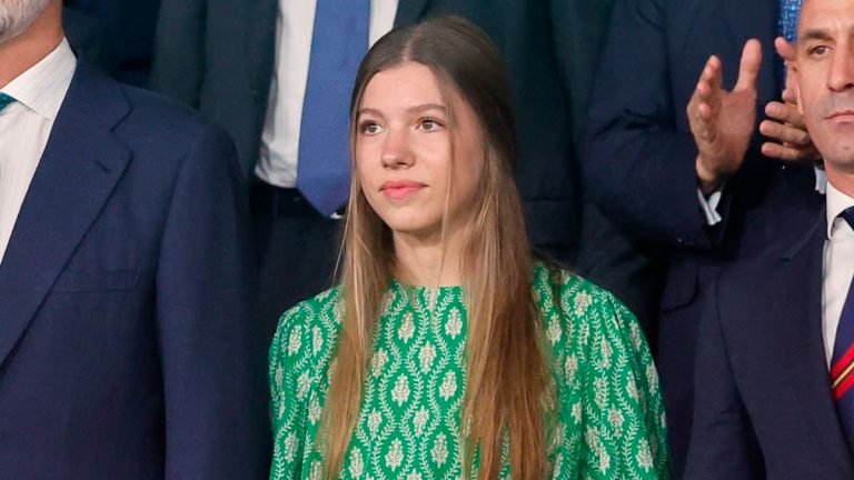 Infanta Sofia, the undisputed protagonist of the final of the Copa del Rey thanks to her low-cost outfit Infanta Sofia at the final of the Copa del Rey