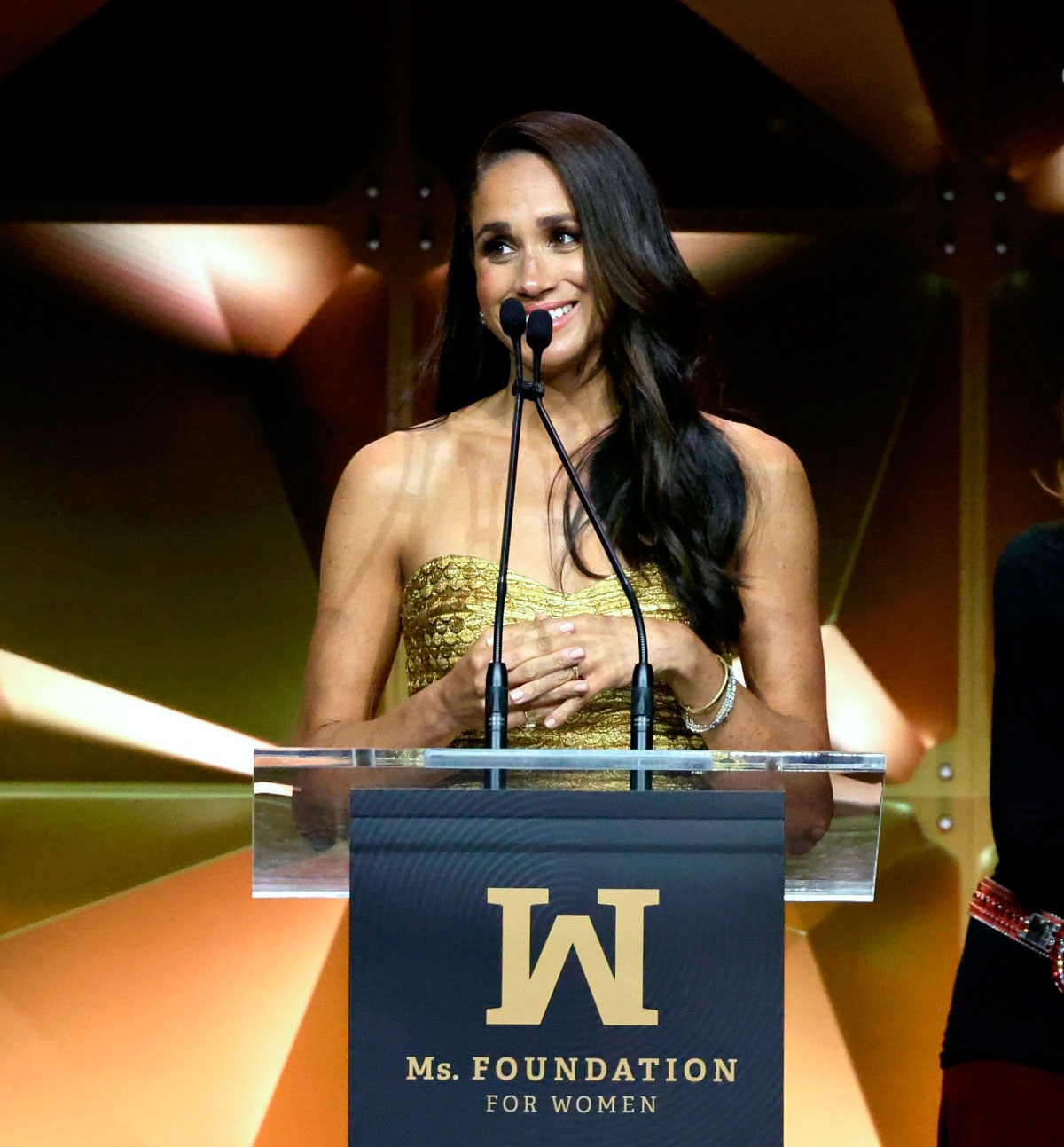 Meghan Markle's body language at Women of Vision » Meghan of Sussex