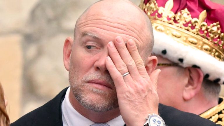Mike Tindall’s funny photo at Charles III’s coronation that many did not see Mike Tindall wearing a headdress