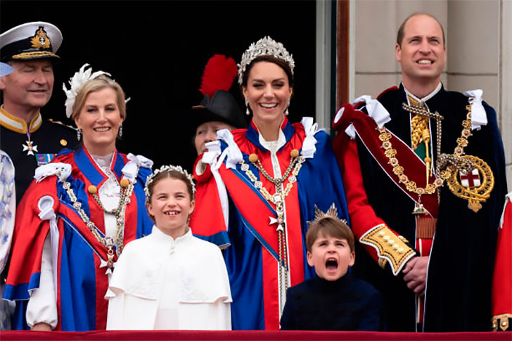 Princess Charlotte's coronation outfit » Charlotte of Wales