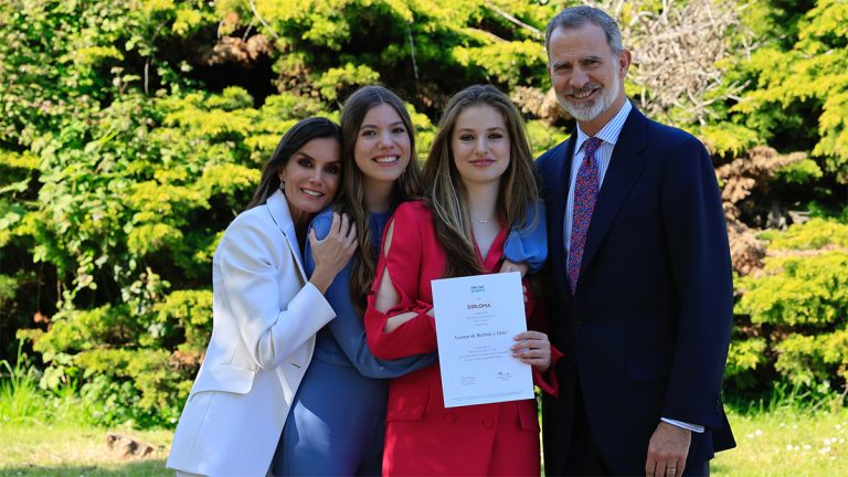 Why does Princess Leonor wear a necklace with a word in Arabic and what does it mean? Princess Leonor's graduation in Wales