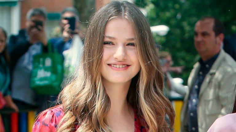 Princess Leonor reappears in Spain to attend the confirmation of Infanta Sofia Princess Leonor at the Infanta Sofia's Confirmation