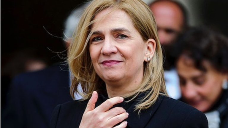 Infanta Cristina reappears in the midst of divorce proceedings to have fun at a very special wedding Infanta Cristina's look for a wedding