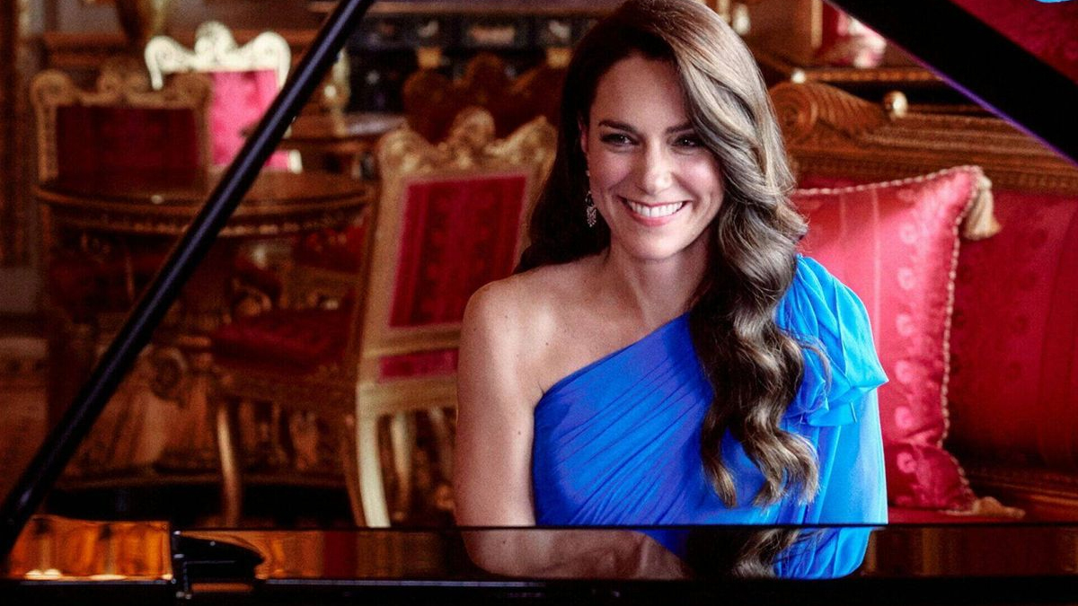 Kate Middleton play piano