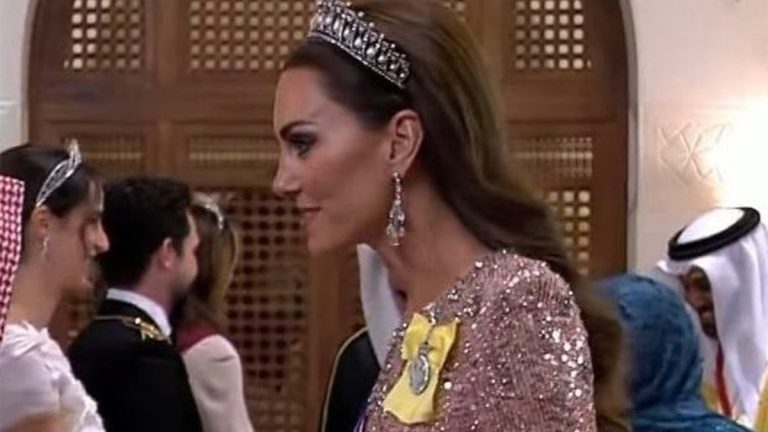 PHOTOS: Kate Middleton looks stunning at royal wedding reception in Jordan Kate Middleton's at wedding jordan