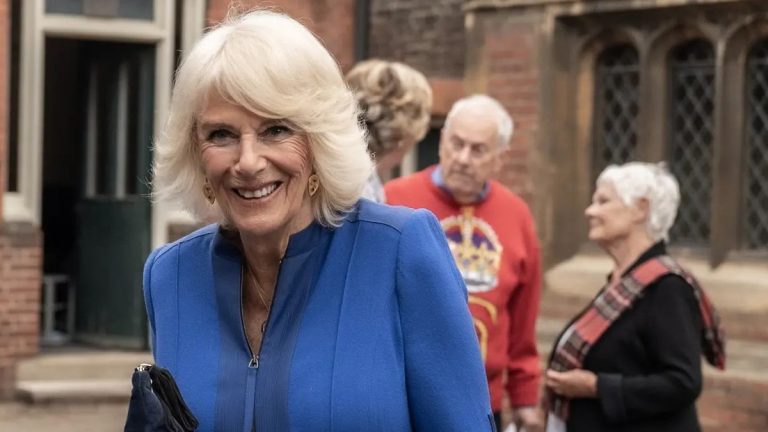Queen Camilla gives much to talk about at Queen’s Reading Room Festival Queen Camilla's jumpsuit