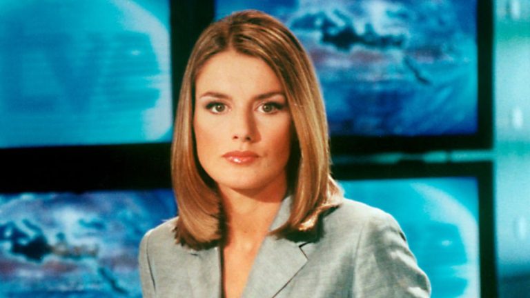 Queen Letizia overcame a terrible addiction Photos of Queen Letizia of Spain selling cigarettes