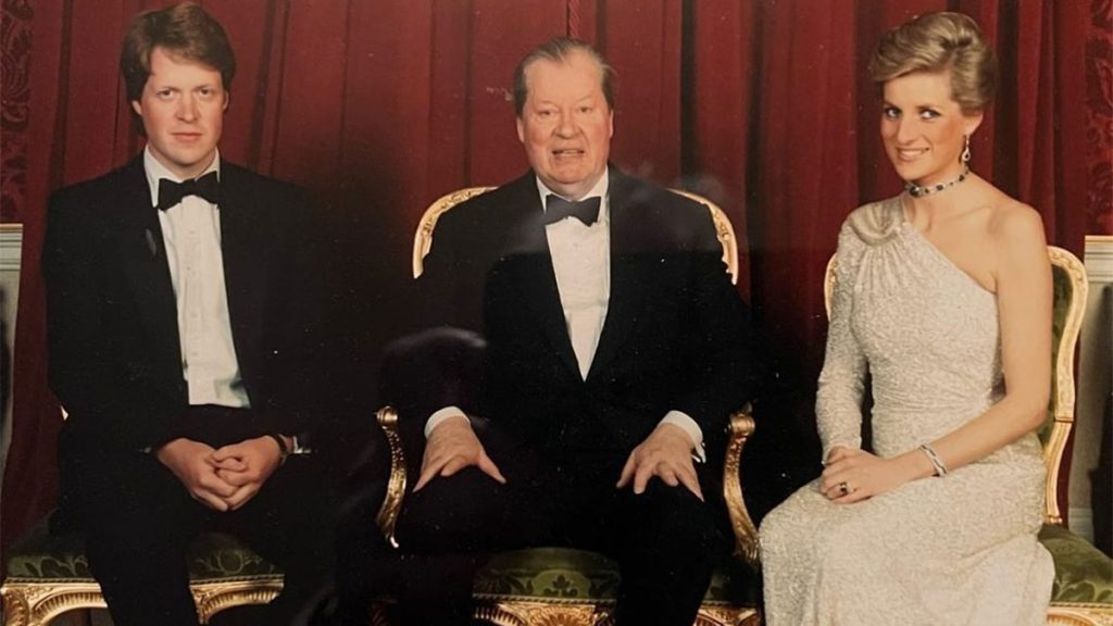 Who Does Prince George Look Like This Photo Reveals His Uncanny 