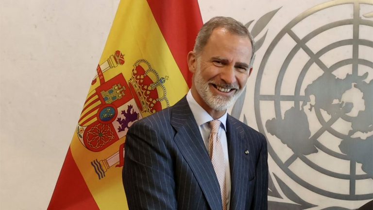 The style trick that King Felipe learned from Queen Letizia King Felipe in Mallorca