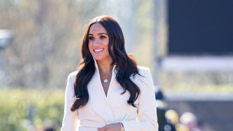 Meghan Markle reappears alone at a farmers’ market: why do they say she skipped the rules? Meghan Markle at farmers market