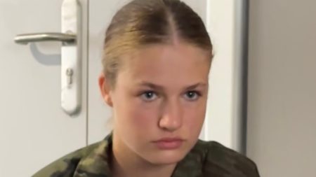 How does Princess Leonor live at the Military Academy