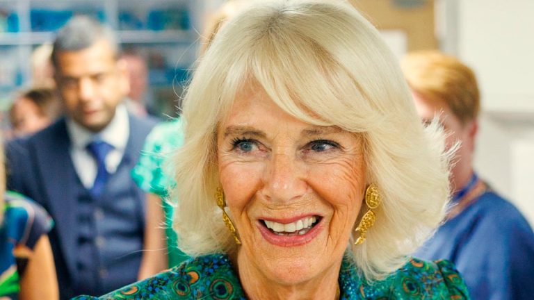 Queen Camilla reappears at the Poetry Together recital with a cake Queen Camilla at the Poetry Together Recital