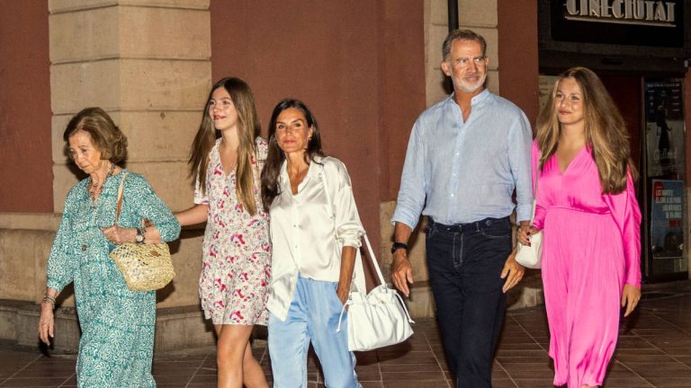 The Spanish royal family enjoys a movie outing in Mallorca Princess Leonor and the Infanta Sofía at cinema Mallorca