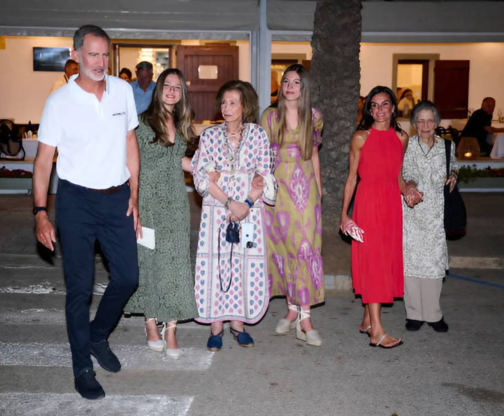 Spanish royal family dinner in Mallorca » Letizia Ortiz
