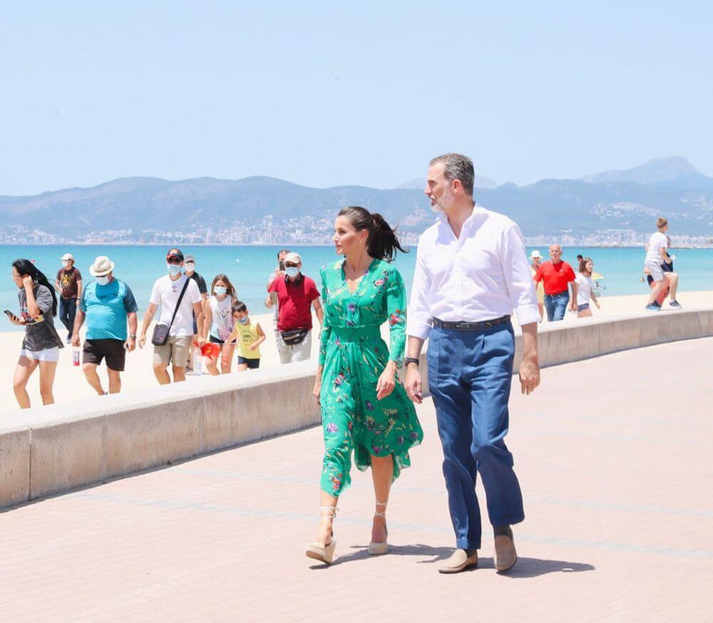 King Felipe VI and Queen Letizia enjoying a romantic walk together