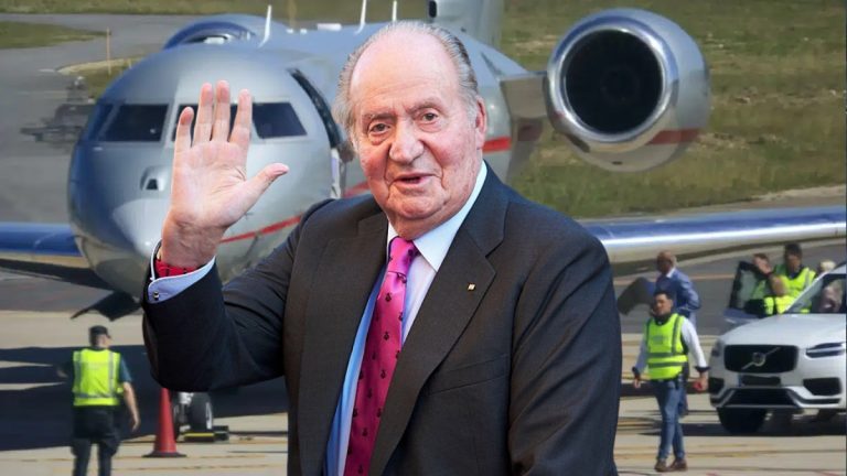 This is the luxurious private plane that took King Juan Carlos to Spain King Juan Carlos' private plane