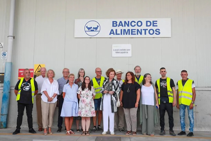 Queen Sofia visits the Food Bank of Mallorca