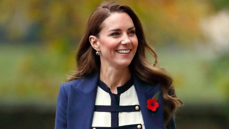VIDEO: Kate Middleton’s trick to looking perfect in photos Kate Middleton's photo trick