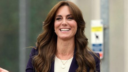 PHOTOS: Kate Middleton debuts new hairstyle and an injured hand during prison visit Kate Middleton's new hairstyle