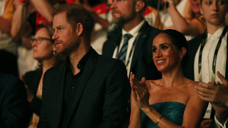 Meghan and Harry close the Invictus Games, the Duchess dressed like a Hollywood star: Why did they leave before it was over? Meghan Markle turquoise dress