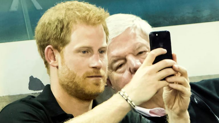 VIDEO: Meghan turned down a selfie from Prince Harry Prince Harry's selfie